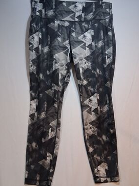 Avia Black & Gray Geometric Active Leggings